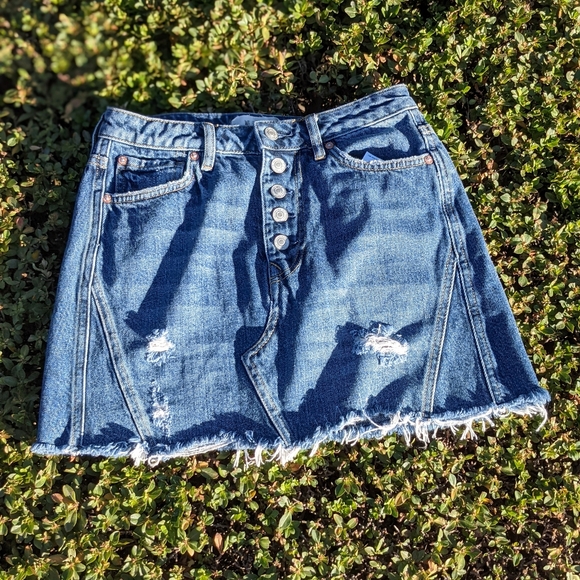 WE THE FREE distressed button fly denim skirt  Size 27 / 4 - Picture 3 of 11